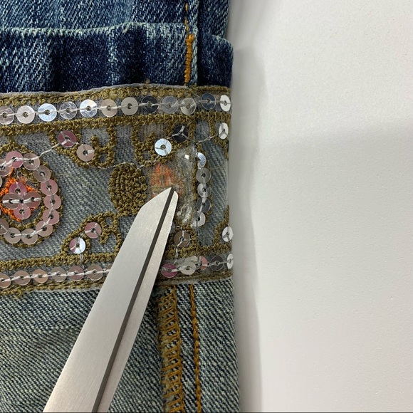 Apt 9 Embroidered Sequin Cuffed Crop Capri Jeans Osaka Fade Distressing Size 8 - Picture 9 of 16